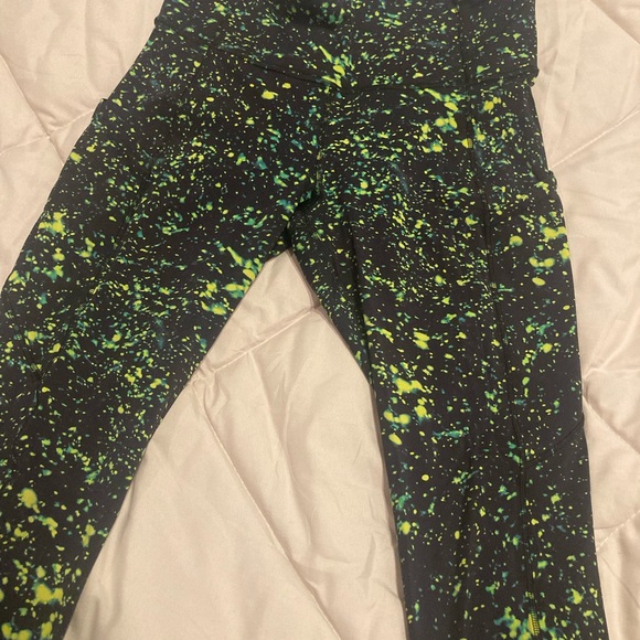 Lululemon size 6 runner’s leggings base pace - Picture 3 of 3
